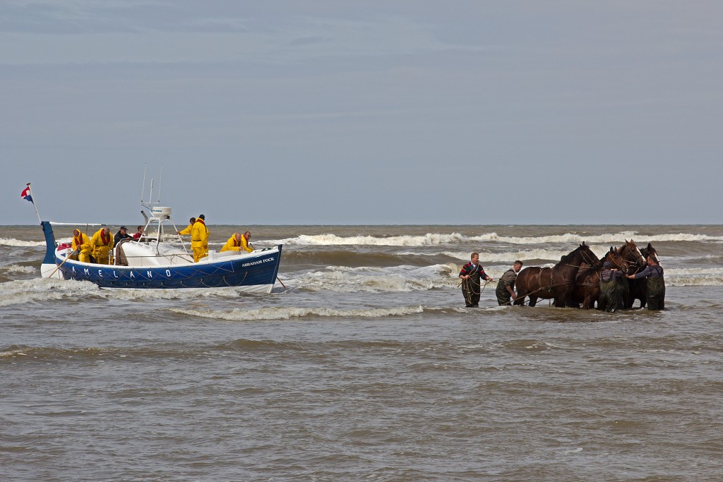 sar katwijk aan zee knrm evenement event festival reddingsdemonstratie search and rescue hulp Abraham Fock crashtender reddingsboot sos hulp in nood scheepsramp
